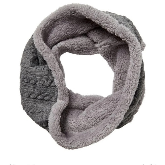 ☕️3️⃣for💲3️⃣0️⃣! Gloves and scarf set! - Picture 3 of 4